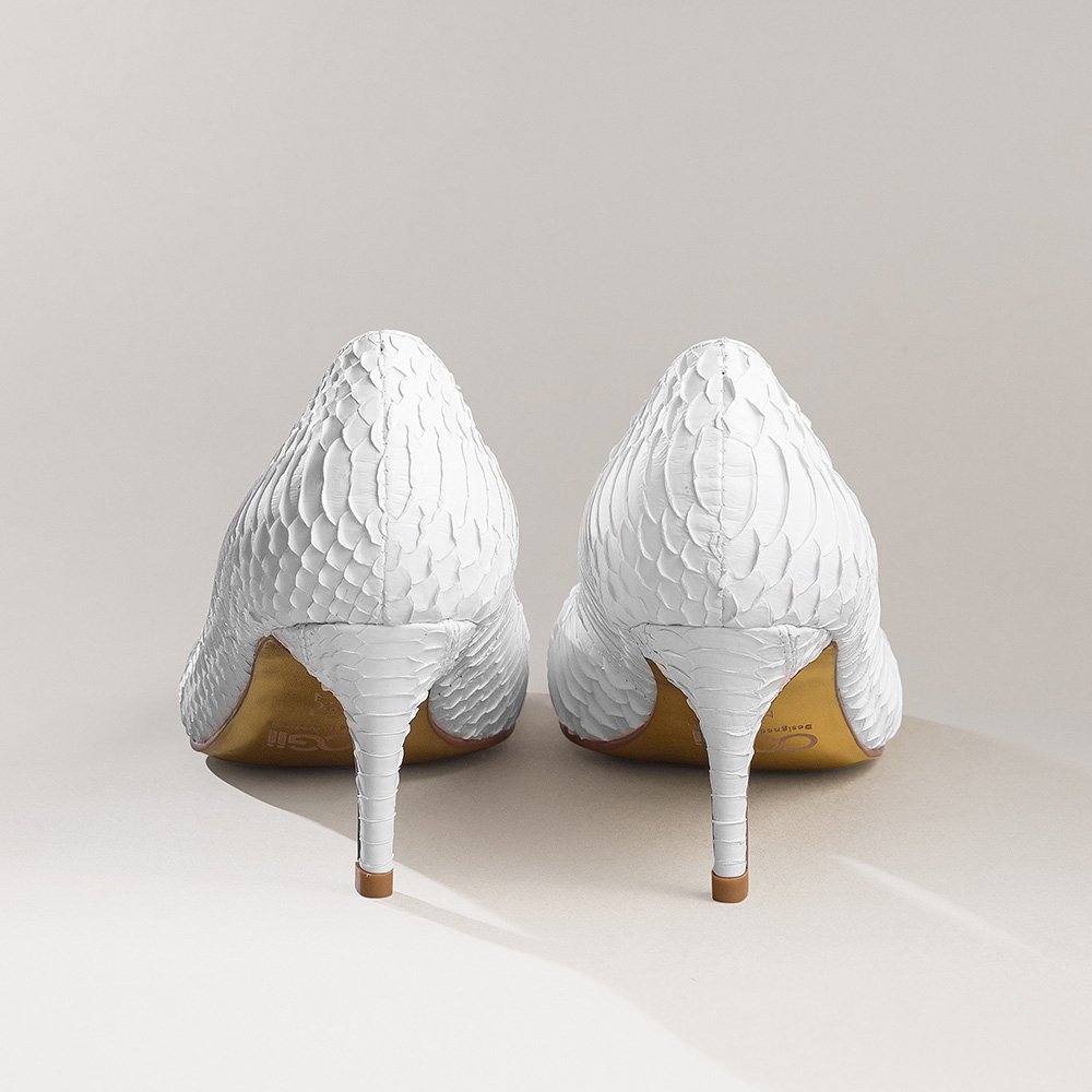 OOGII WHITE SNAKESKIN HEELS